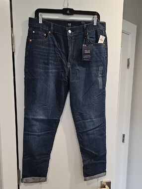 GAP Women’s Wearlight Straight Jeans
